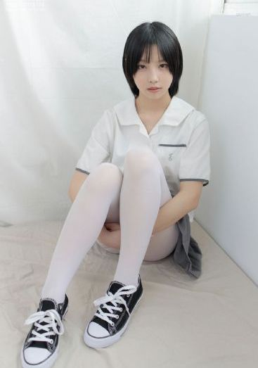 按摩室里的女大学生_720免费观看